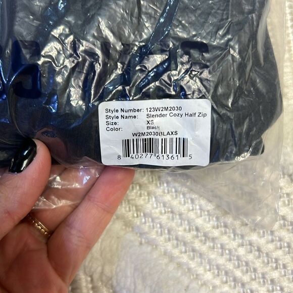 GREATNESS WINS - SLENDER COZY HALF ZIP - Picture 5 of 7